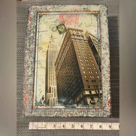 Beautiful Faux Book Storage Stash Box New York City Plexiglass Front - 9"H - Picture 7 of 7